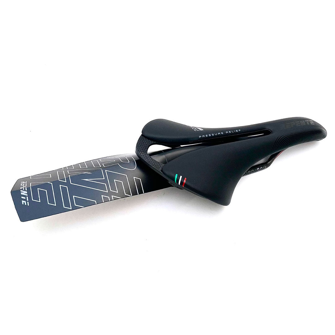 Parafango XON posteriore sottosella nero/bianco | Ul Marìi Ciclista Parafango XON posteriore sottosella nero/bianco | Ul Marìi Ciclista